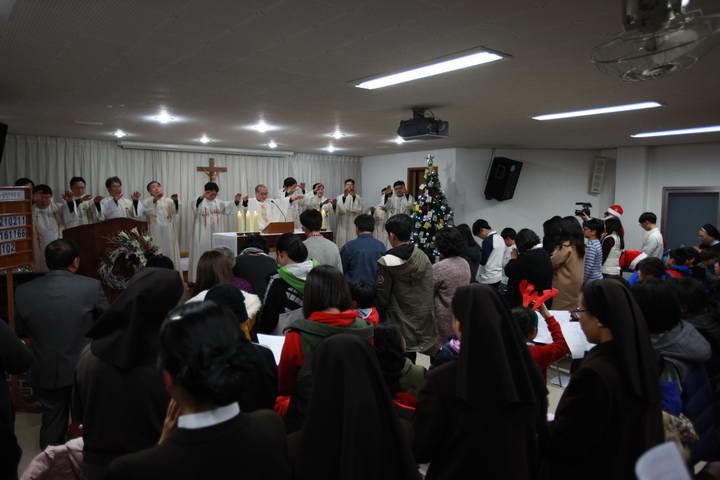 20151224로사리오카리타스밤미사0186_resize.JPG