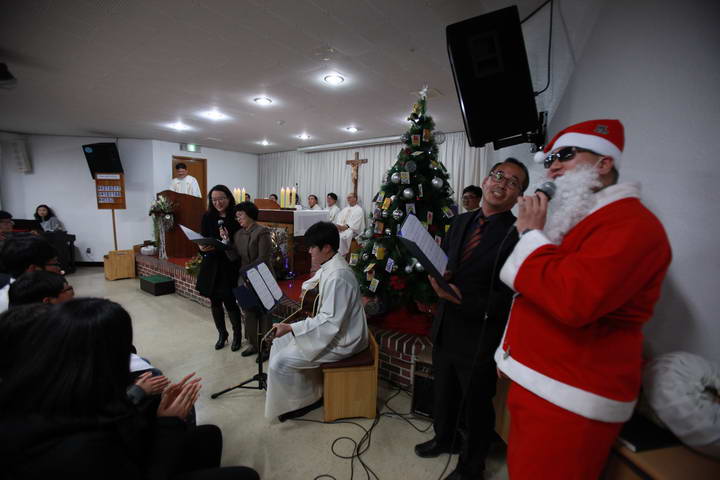 20151224로사리오카리타스밤미사0116_resize.JPG