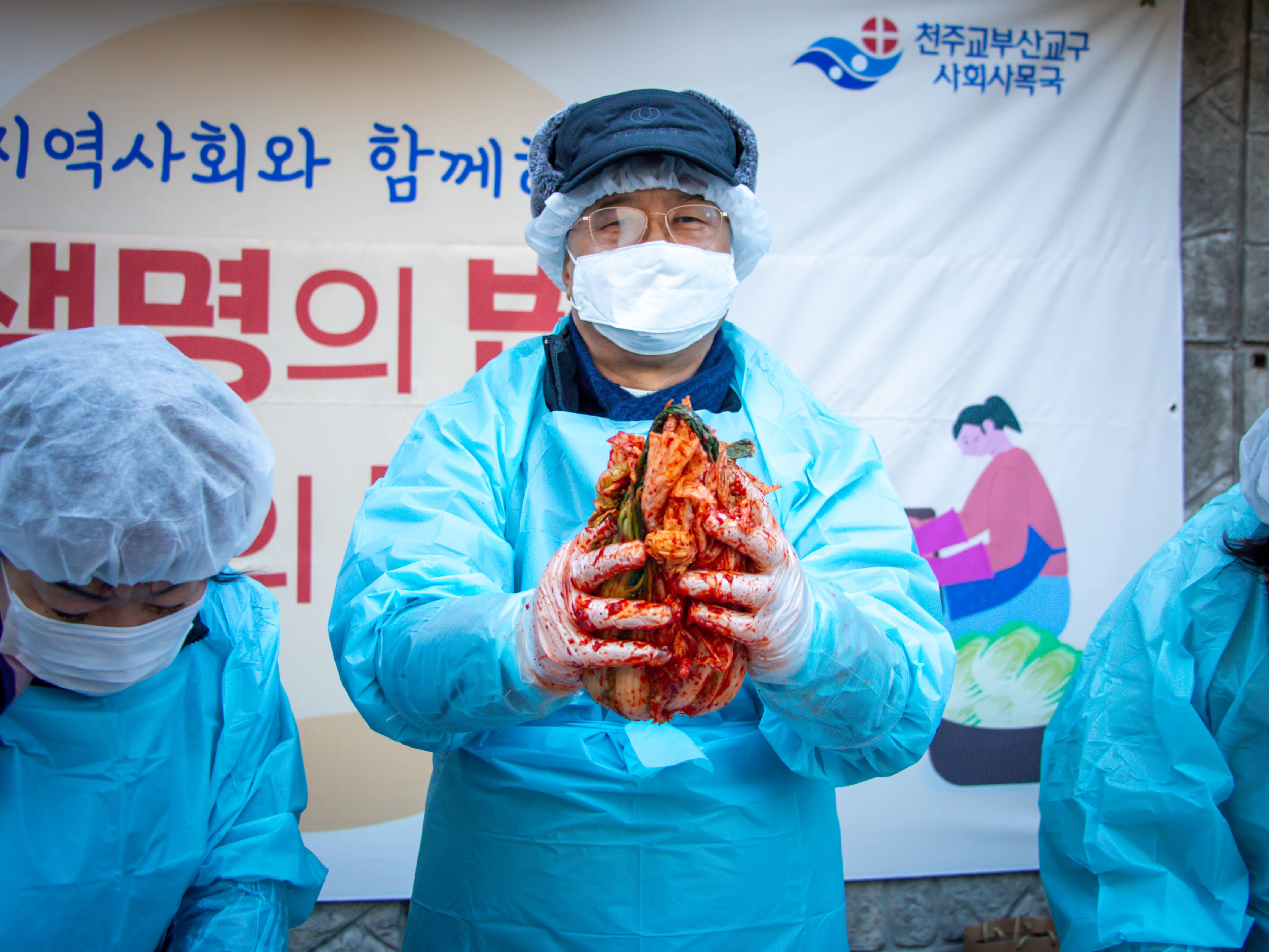 20241130로사리오카리타스생명의밥나눔의김치김치나눔행사158.jpg