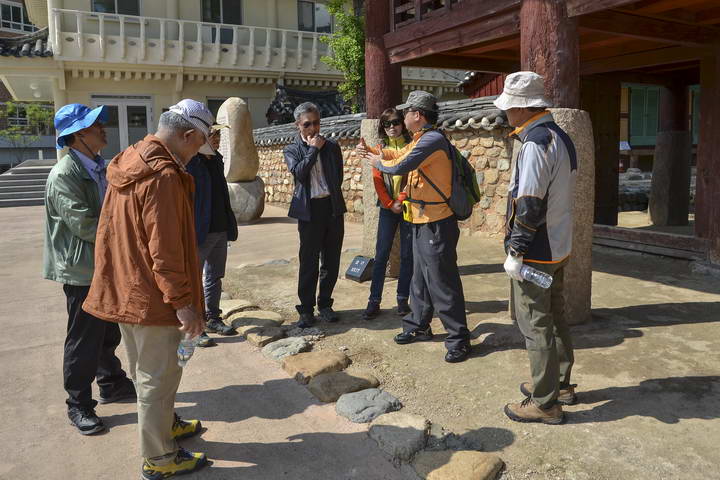 201604305지구회장단동래읍성순례길순례002_resize.JPG