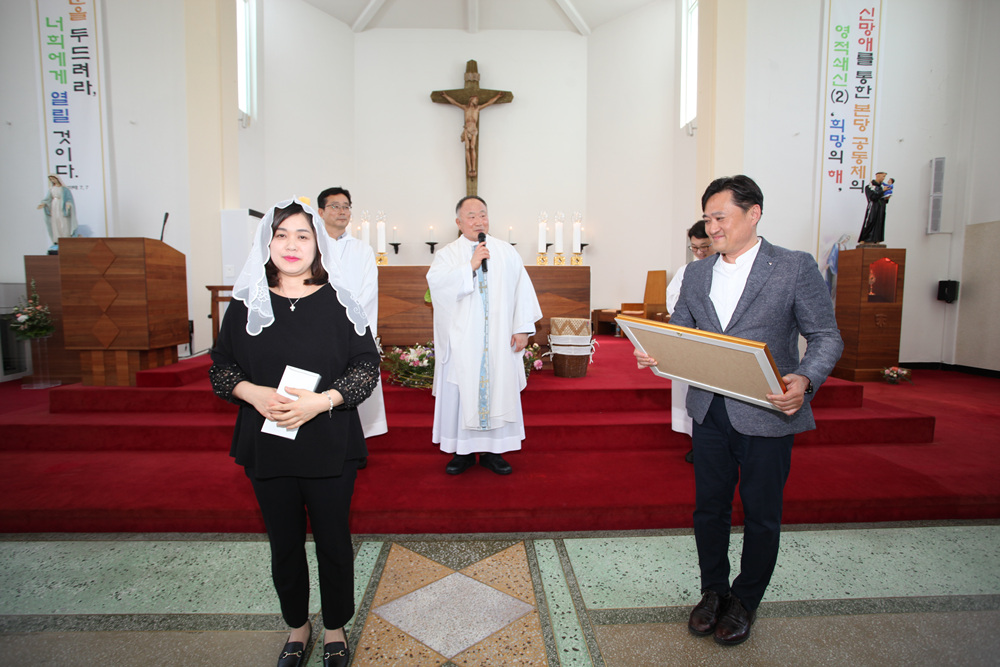 본당 행사 앨범 - 2019. 05 12 성가정 축복장 수여식(권 스테파노, 윤 스테파니아 가정) 대연성당