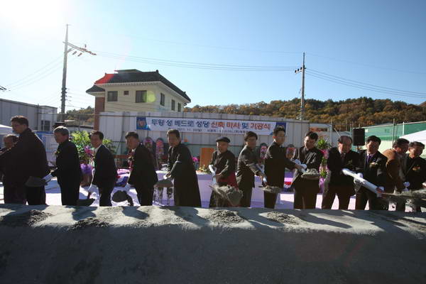 20111120두왕성베드로성당기공식160_resize.jpg