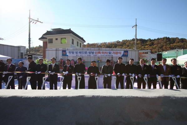 20111120두왕성베드로성당기공식137_resize.jpg