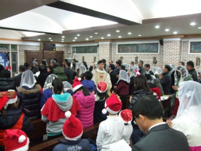 부활성야_세례수_축복.jpg