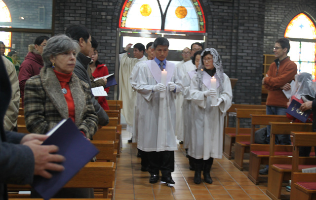 식140202_주님_봉헌_축일_초_축복_039.jpg