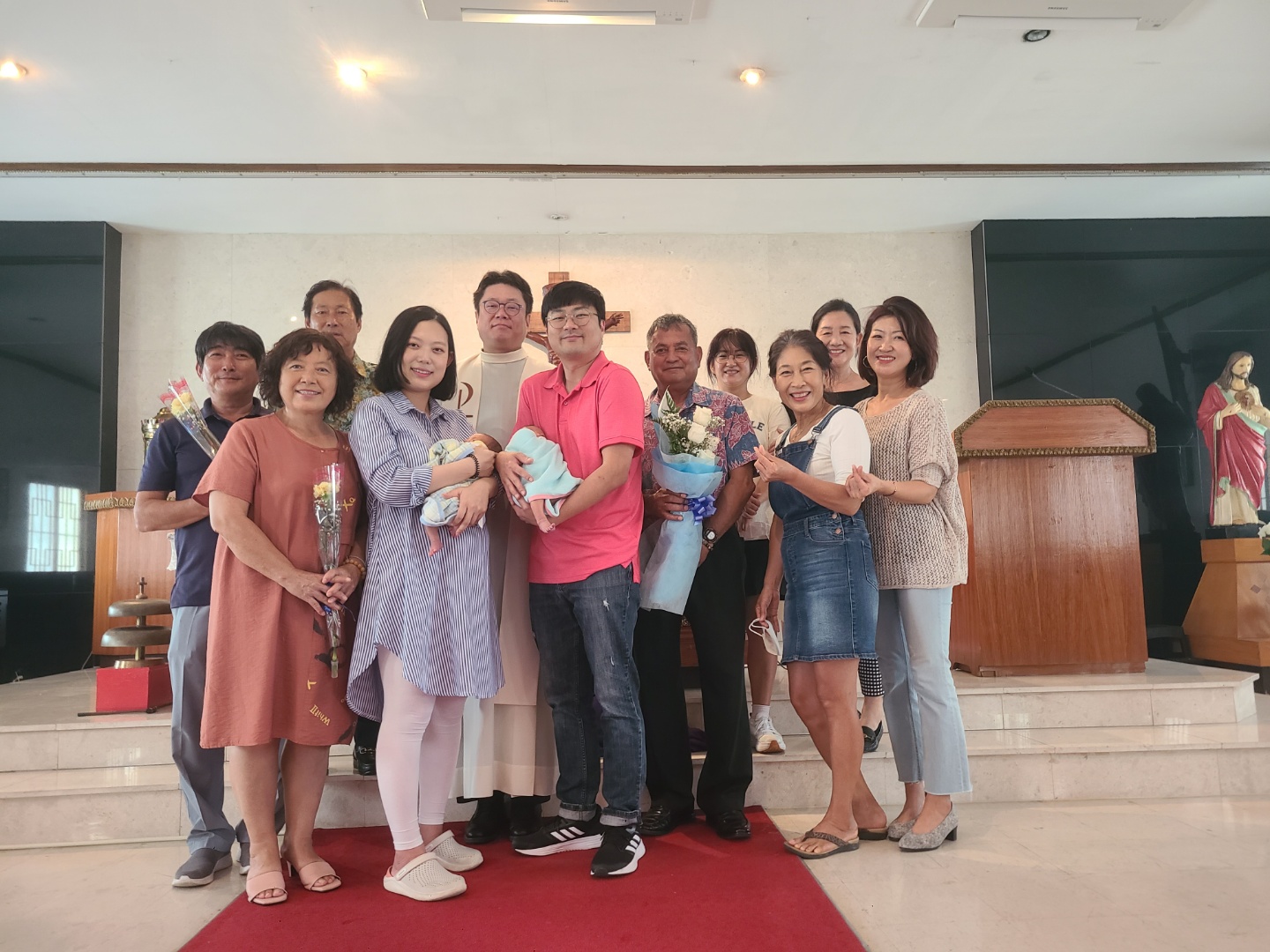 자유 사진방 - 김갑수 젤라시오회장님 손주 유아 세례식 사이판 한인 성당