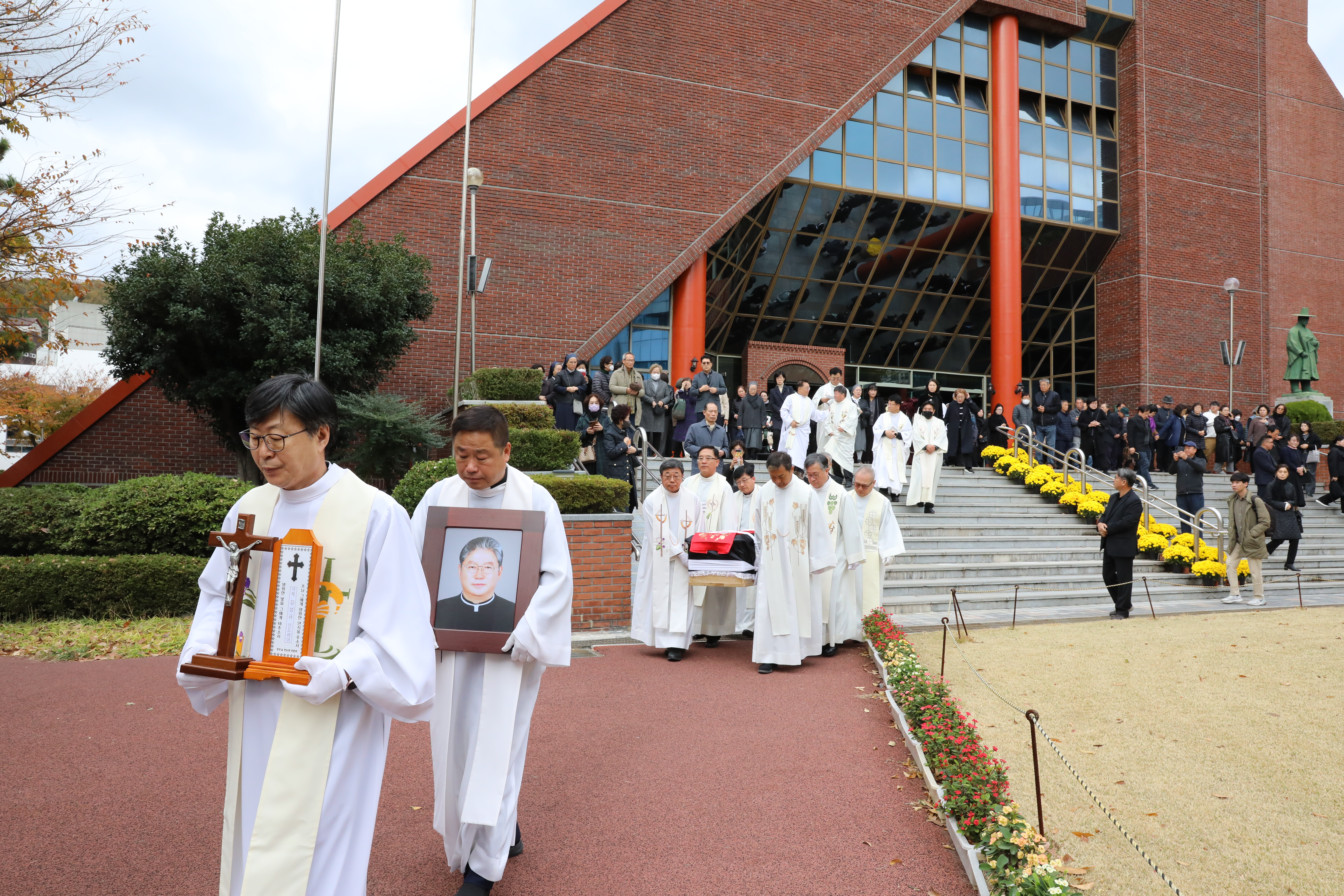 20241125김성규신부장례미사224.JPG