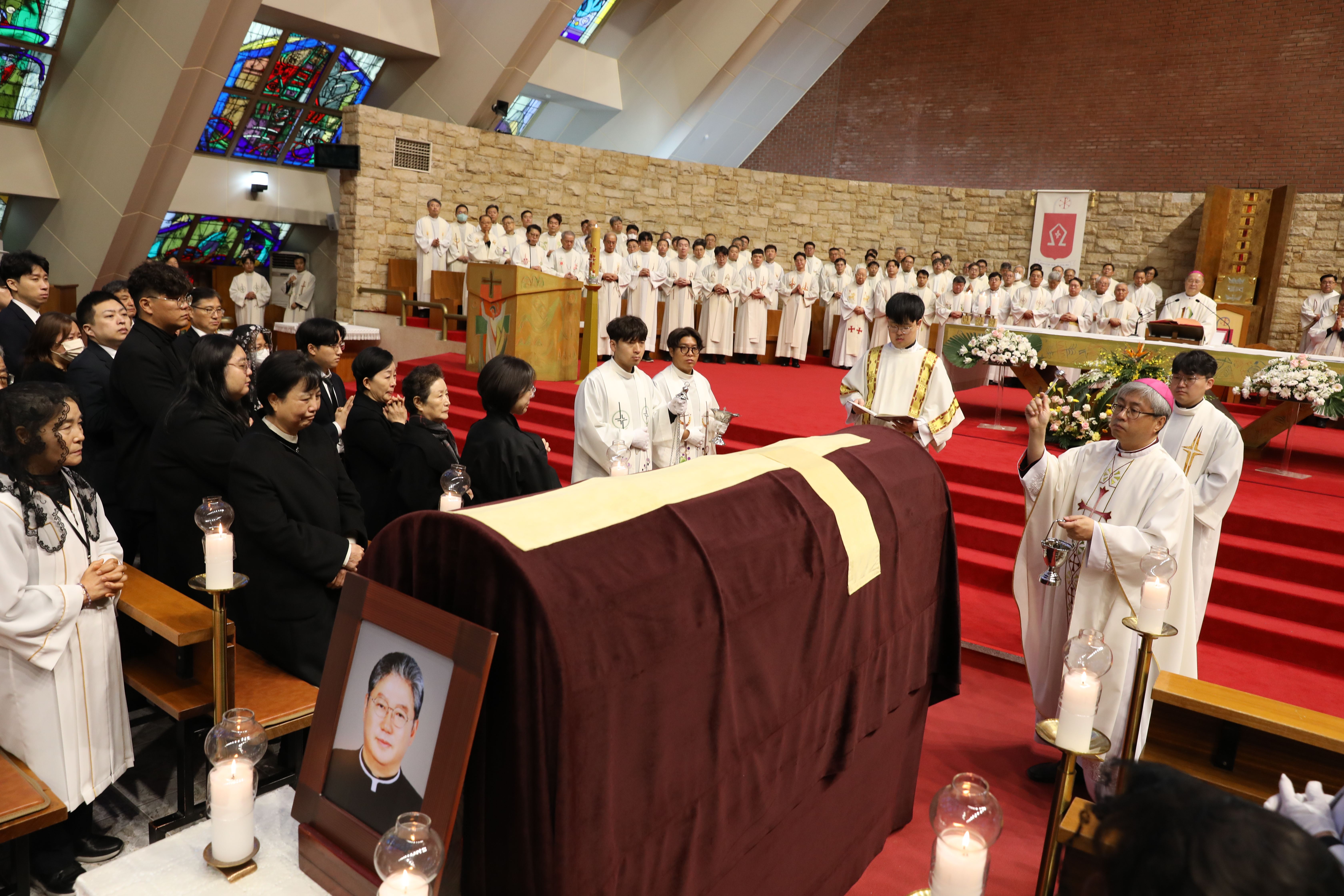 20241125김성규신부장례미사157.JPG