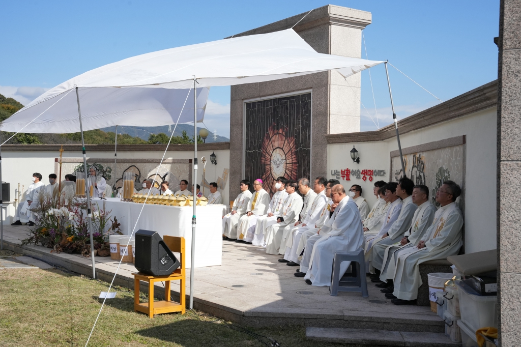 20251103위령의날미사(하늘공원)0034.JPG