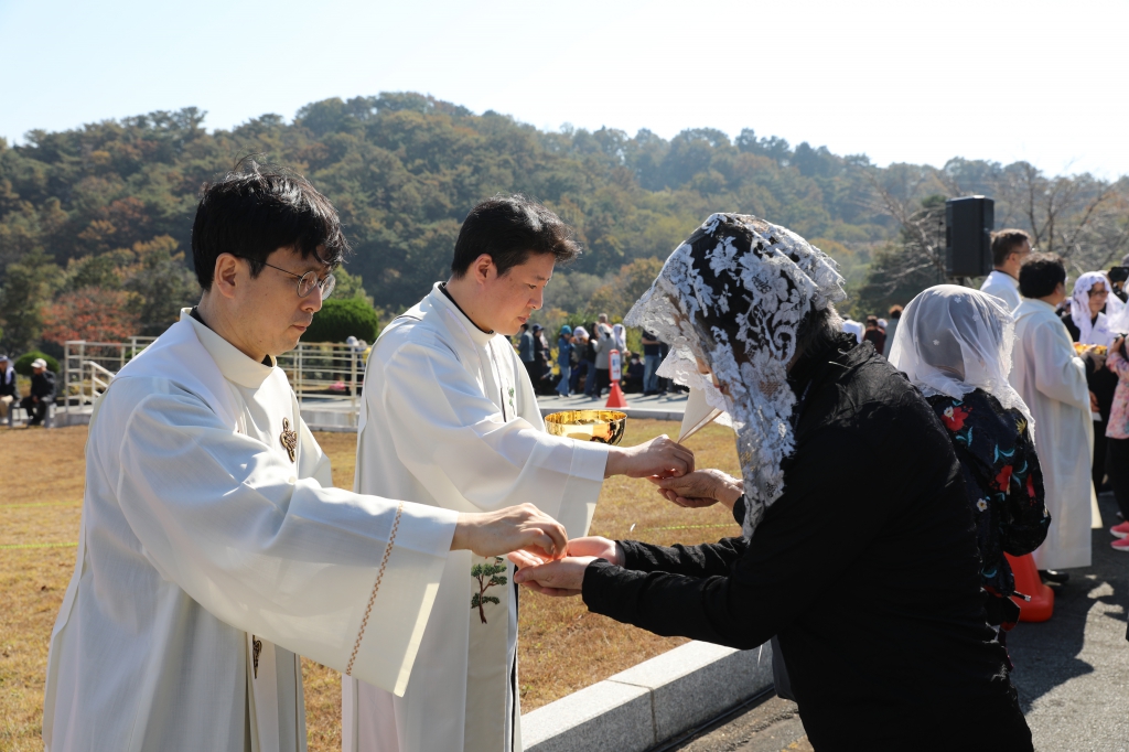 20231102위령의날미사(양산)0196.JPG