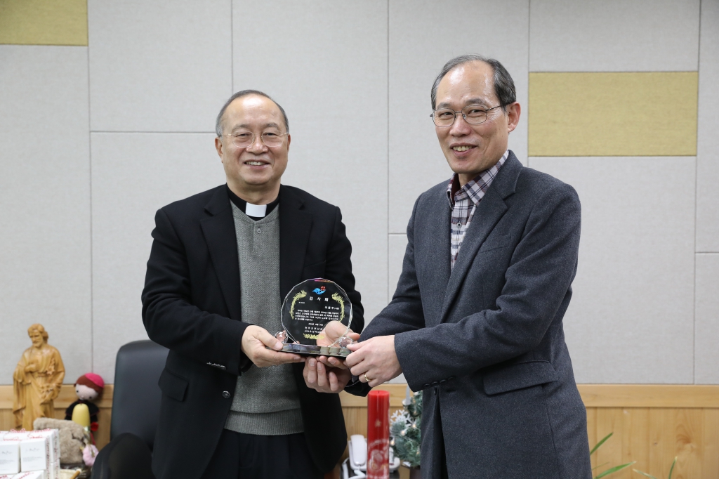 20241220이동주시몬감사패수여006.JPG