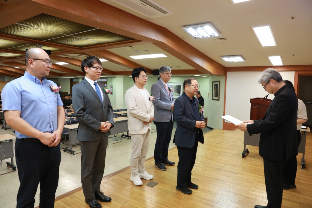 20250912교구청직원장기근속축복장시상식085.JPG