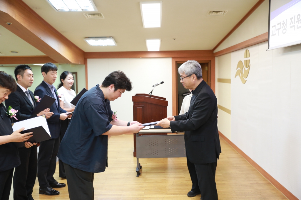 20250912교구청직원장기근속축복장시상식041.JPG