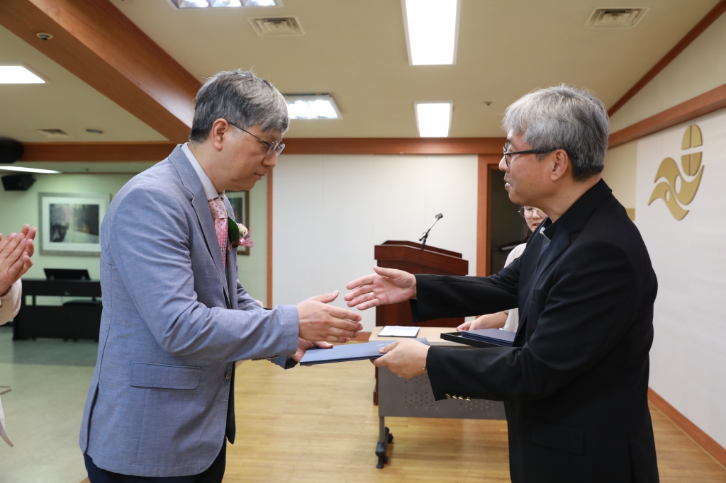 20250912교구청직원장기근속축복장시상식098.JPG
