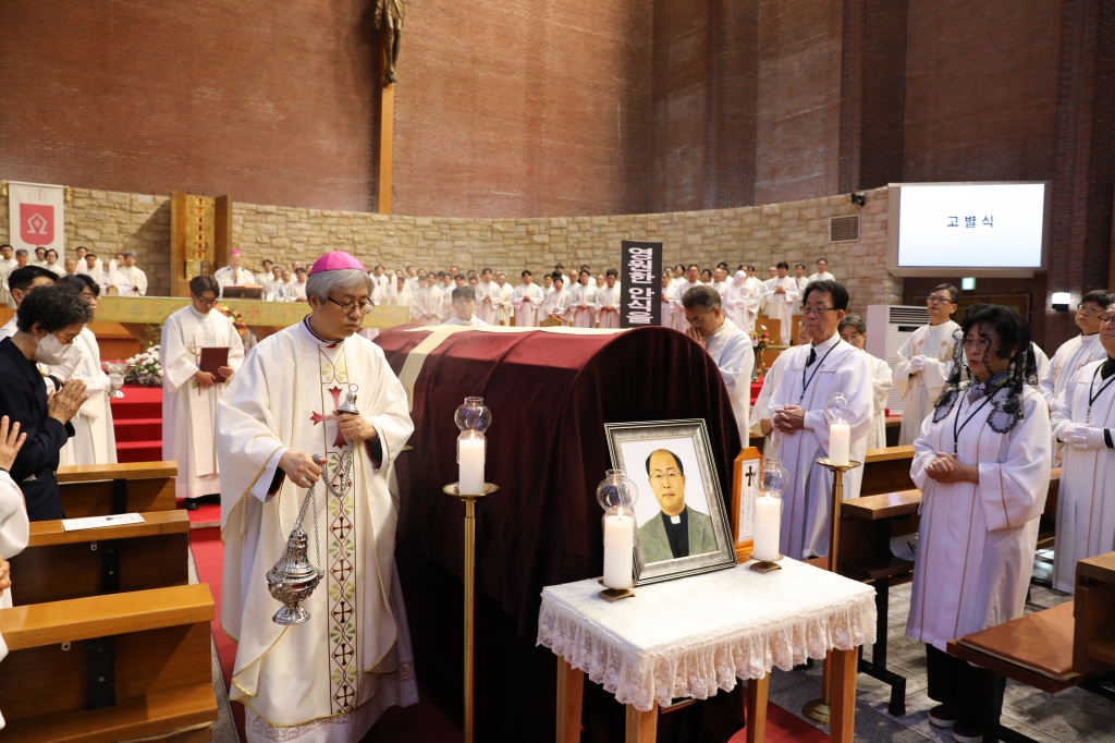 20241105김형수베드로신부장례미사156.JPG