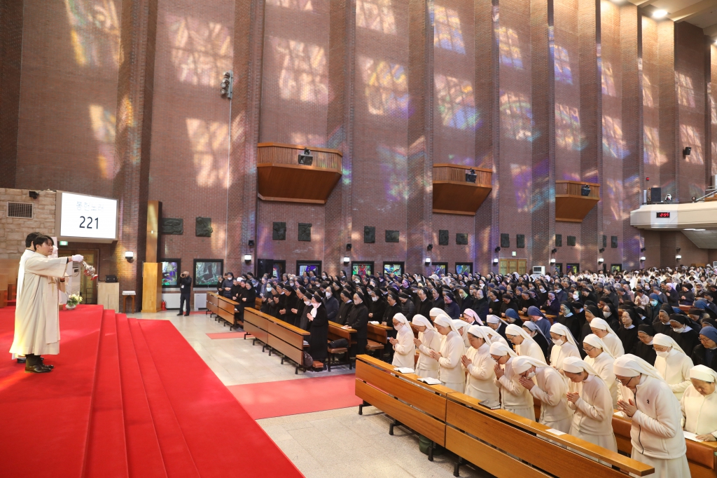 20250203한국교회축성생활의해감사미사393.JPG