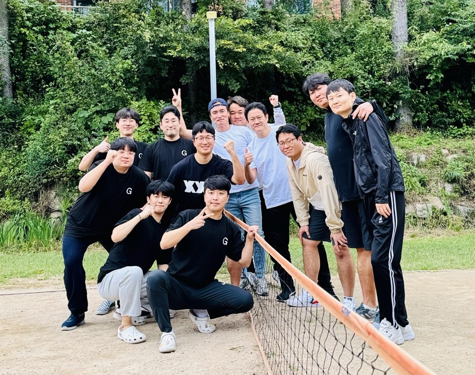 족구시합 교사회 vs 파파스(자부회)2(수정).jpg