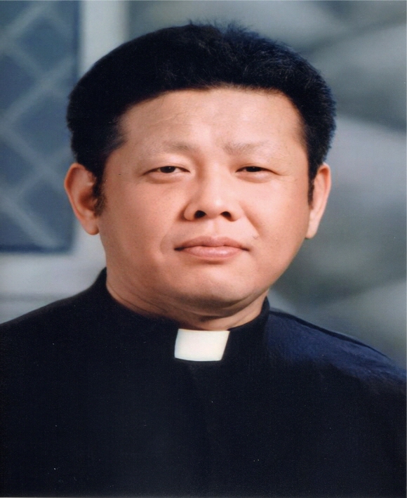 박성태 신부 사진