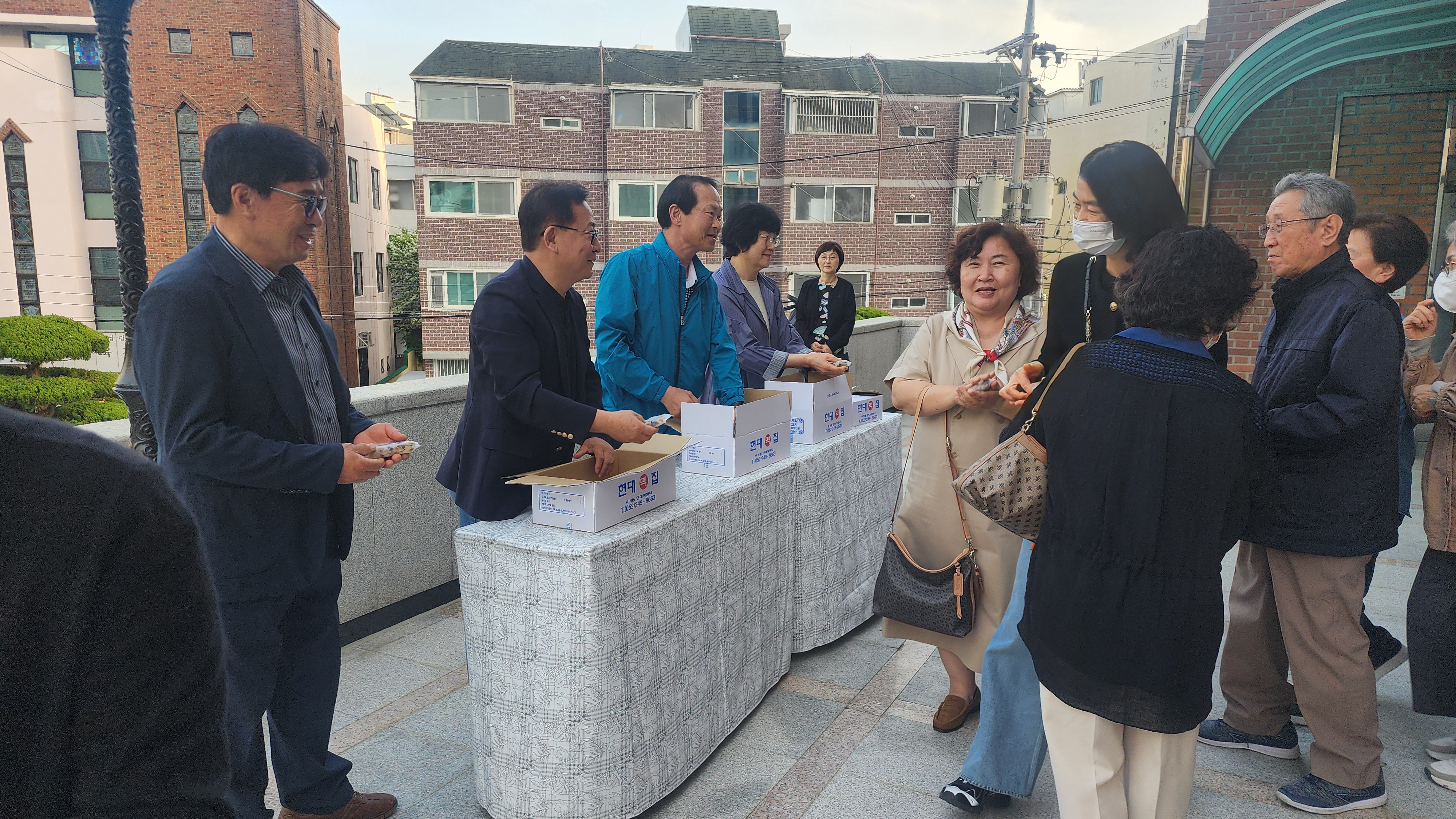 20260425무거성당31주년본당의날떡나눔002.jpg