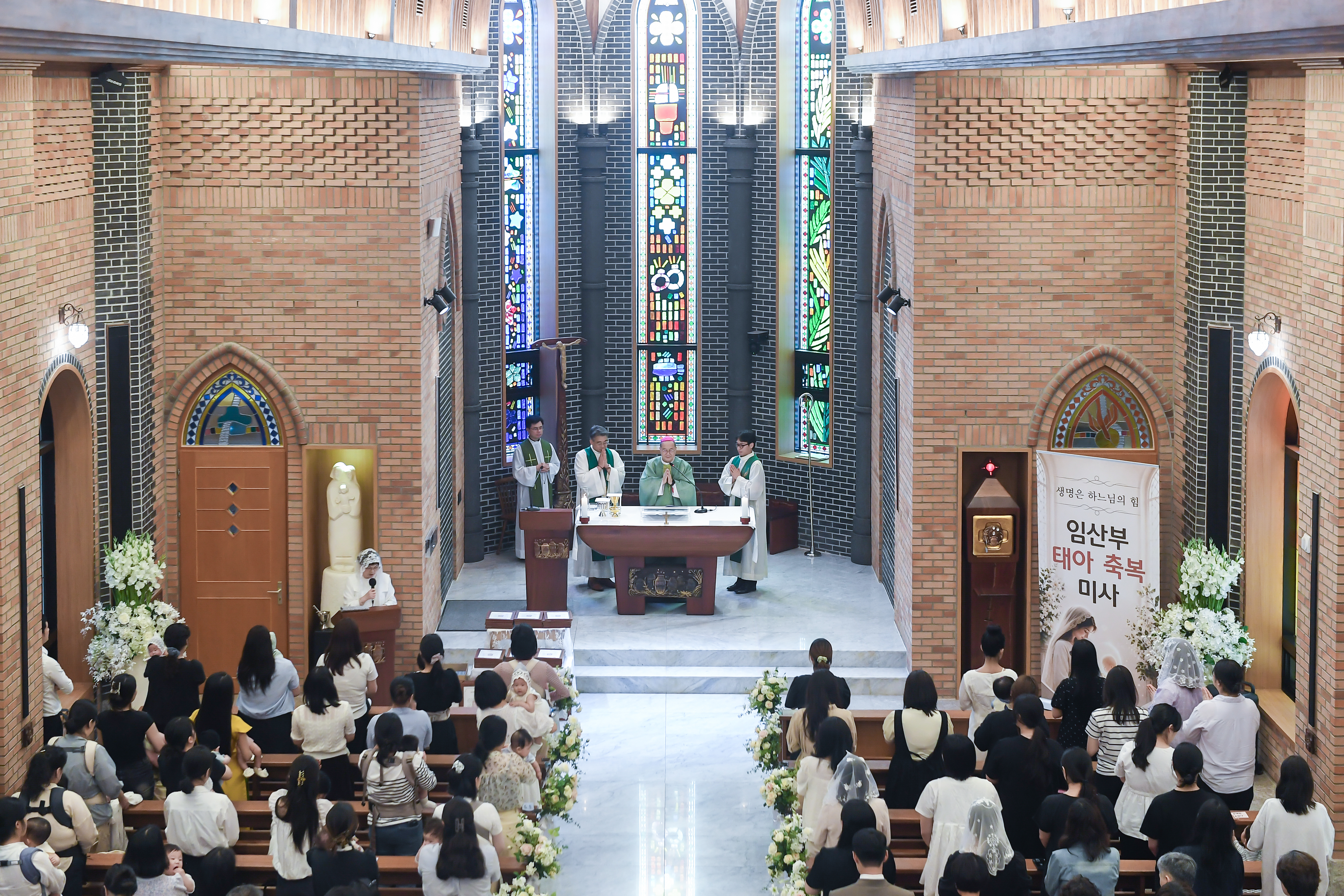 20260604가정사목국임산부태아축복미사009.jpg