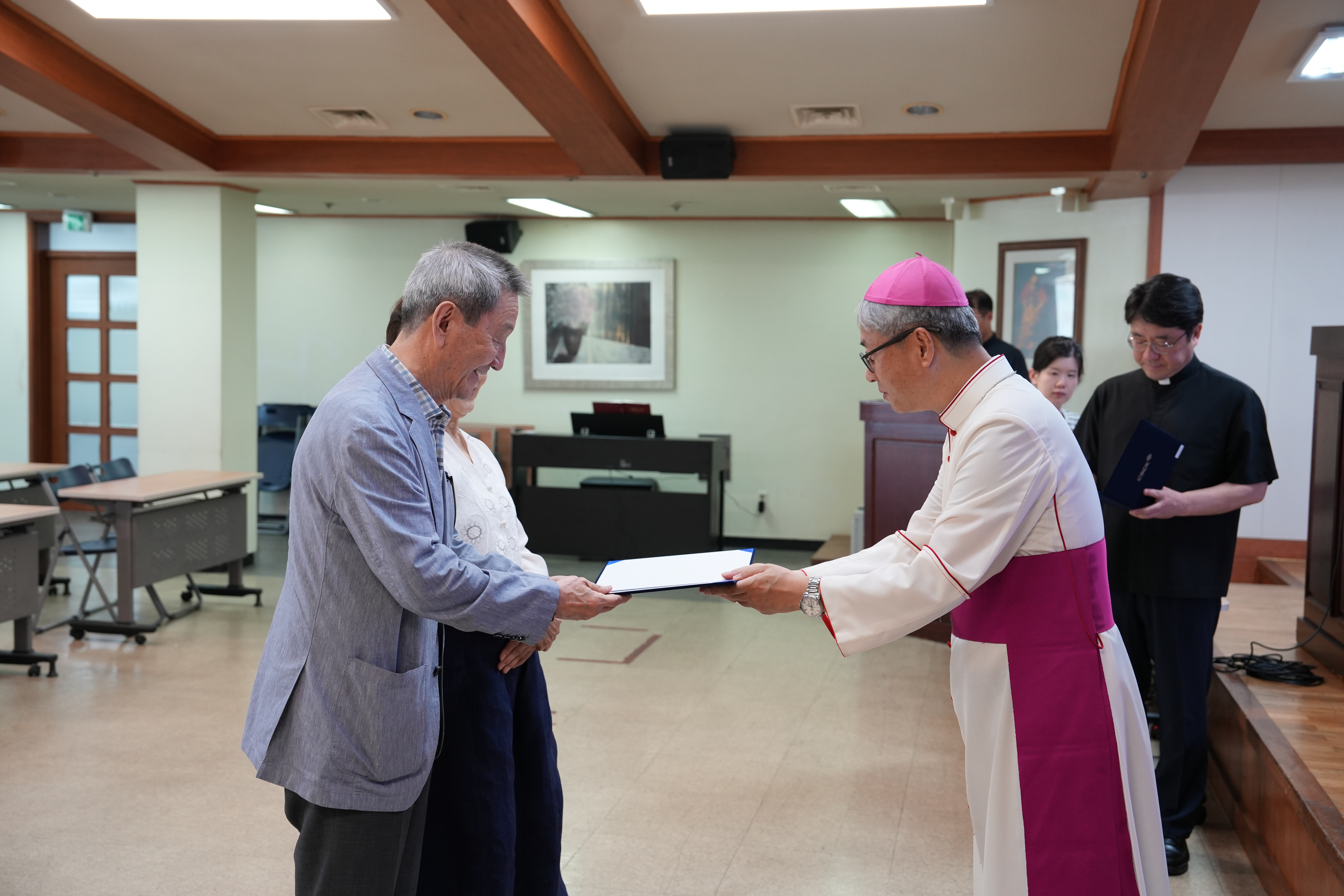 20260723한국천주교성지순례축복장수여식045.JPG