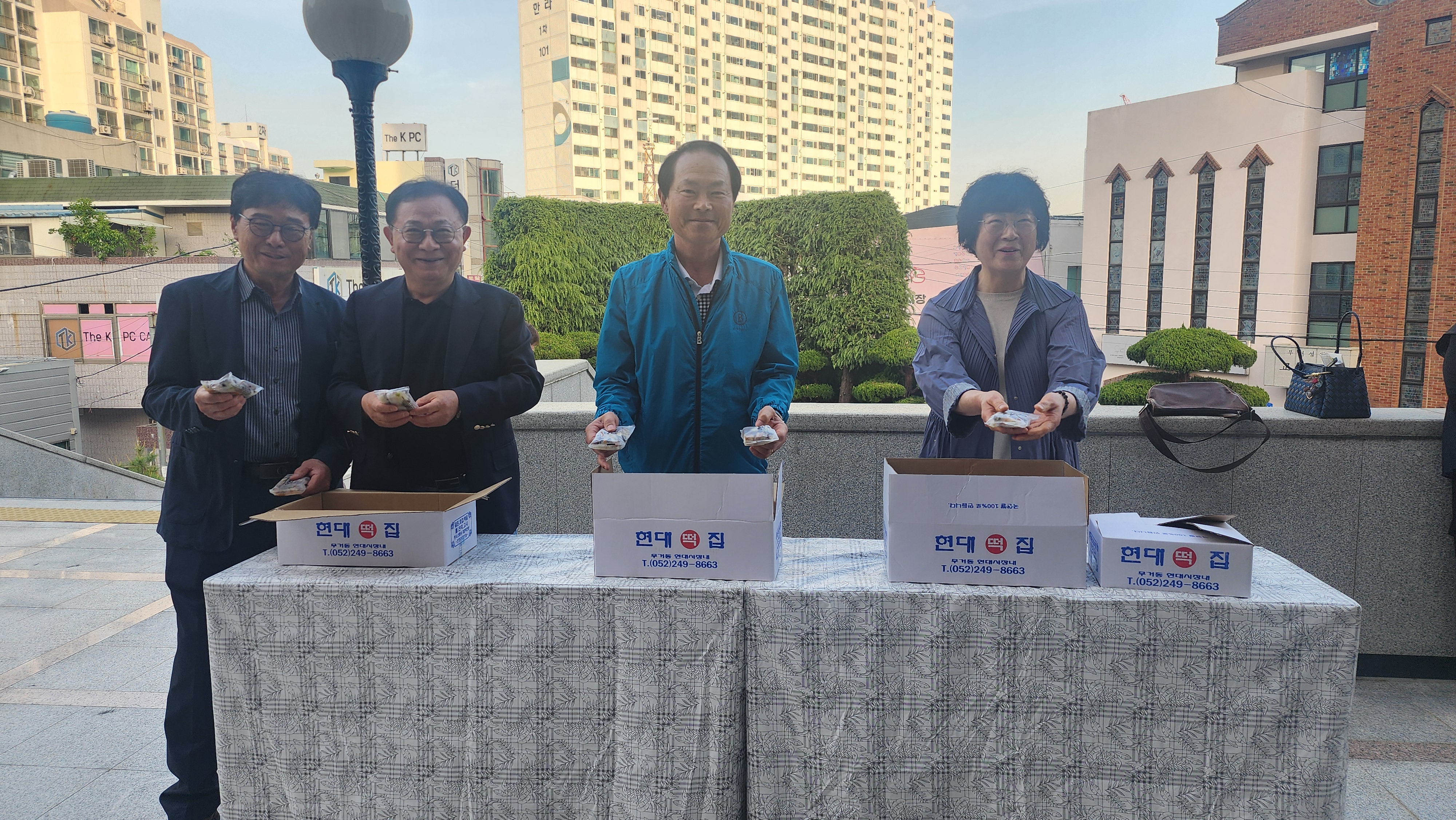 20260425무거성당31주년본당의날떡나눔010.jpg